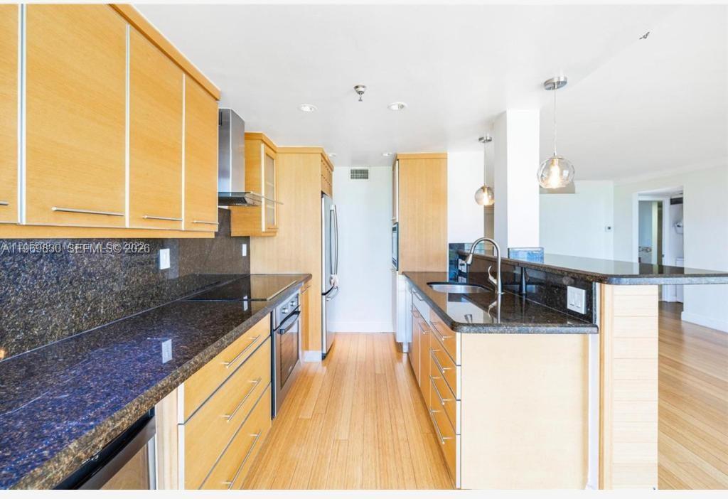 image Winston Towers 7009