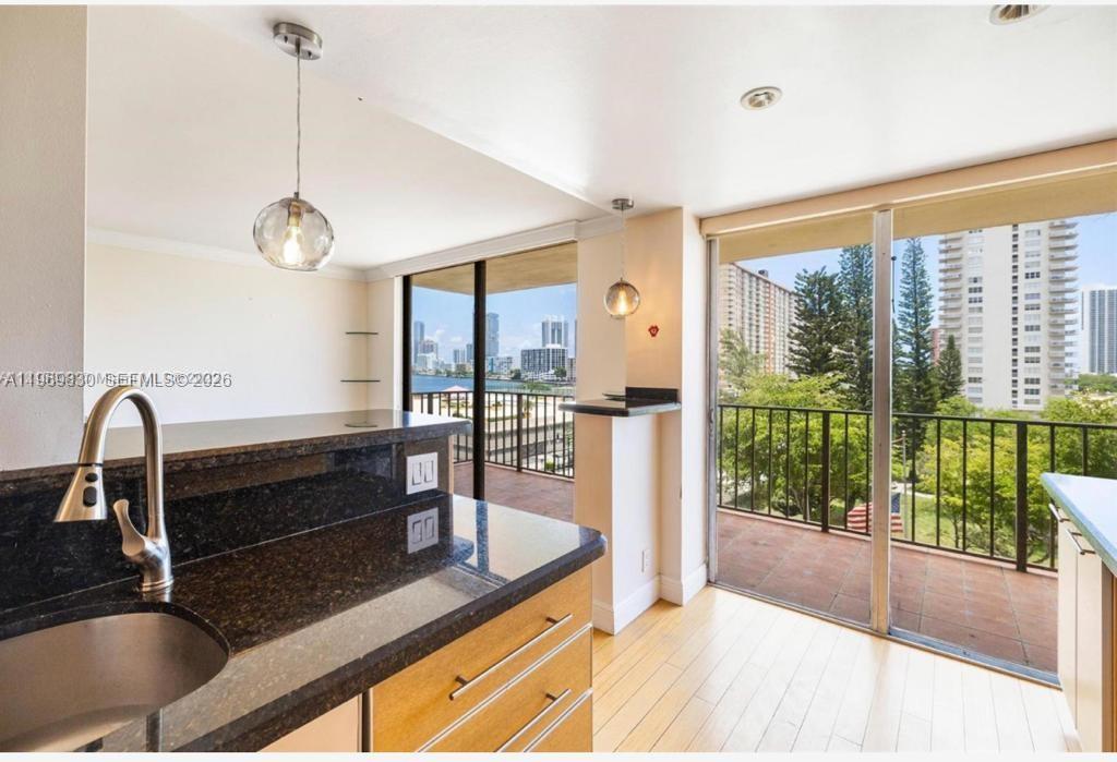 image Winston Towers 70010