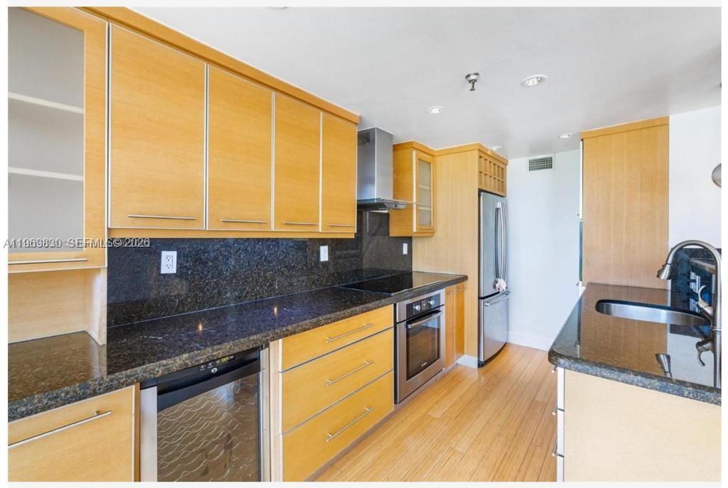 image Winston Towers 70012