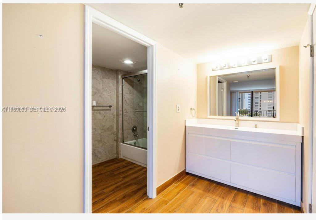 image Winston Towers 70016