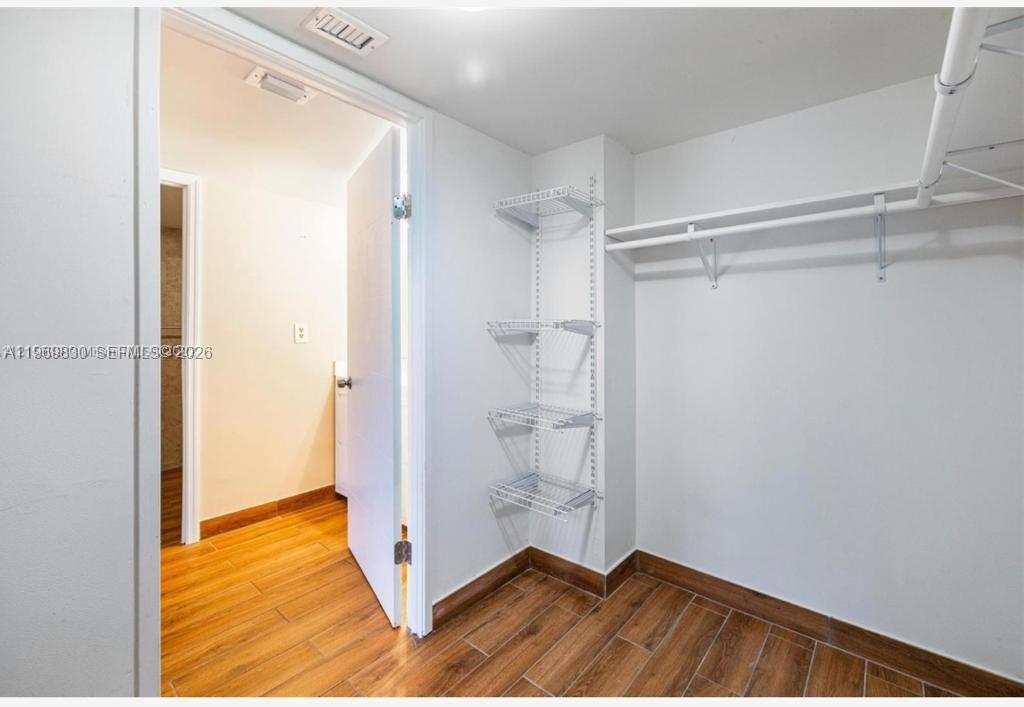 image Winston Towers 70017