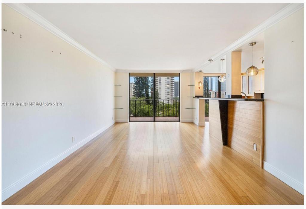 image Winston Towers 7002