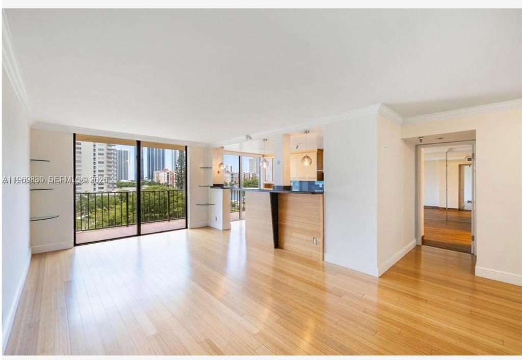 image Winston Towers 7003