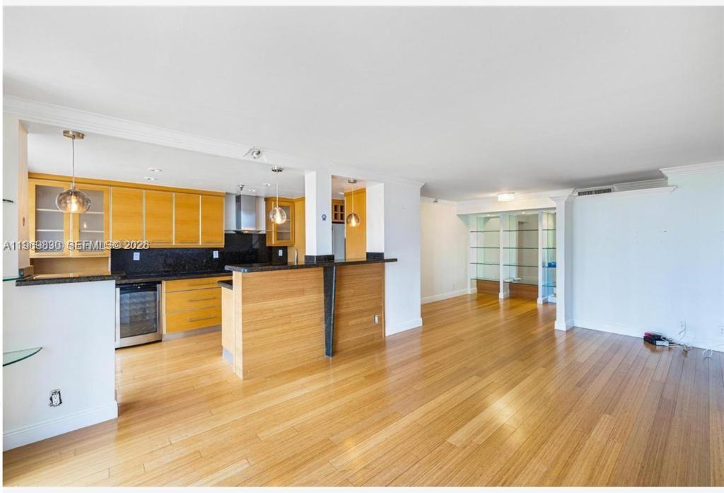 image Winston Towers 7008