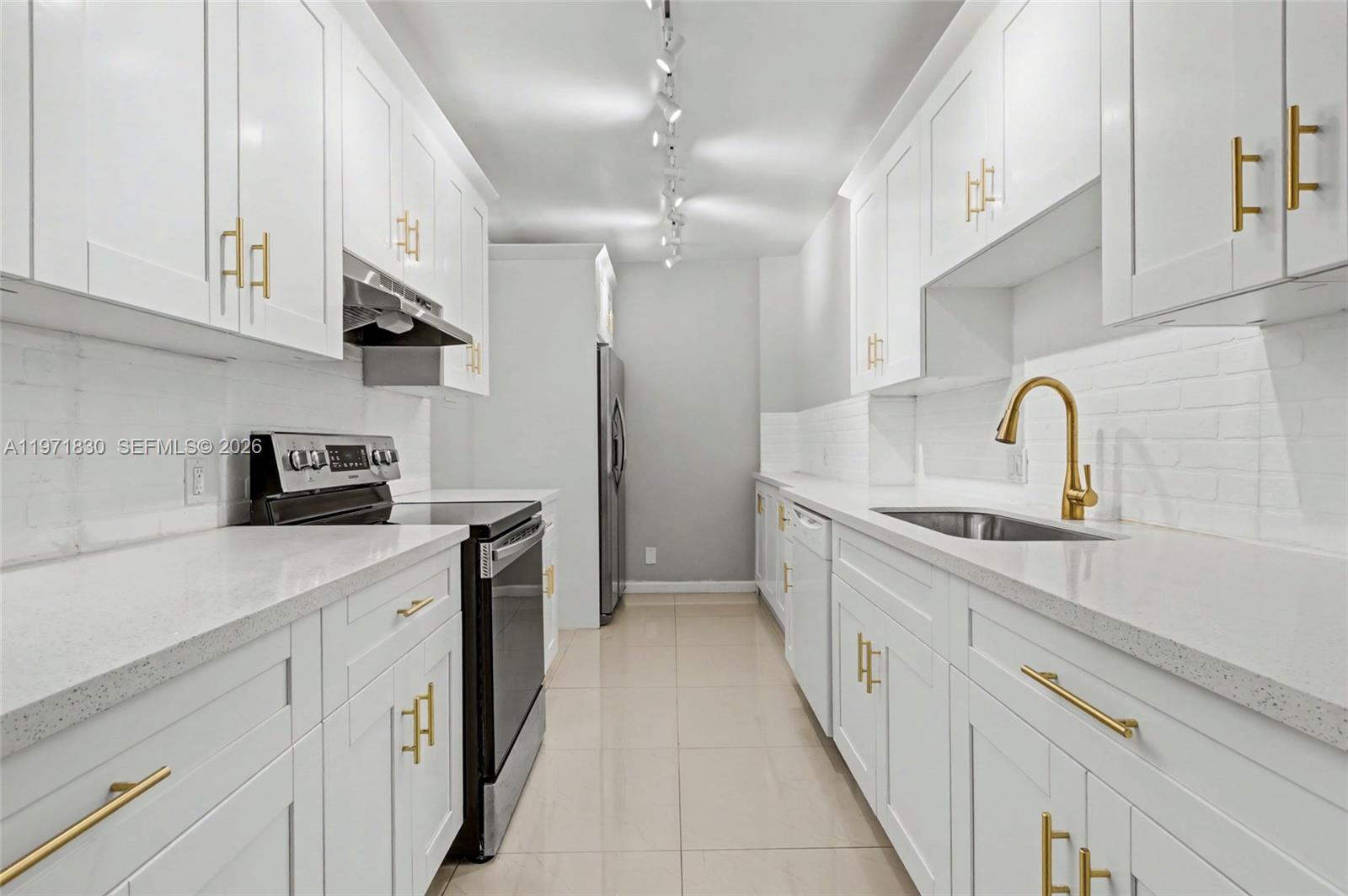 4200 Hillcrest Dr #406