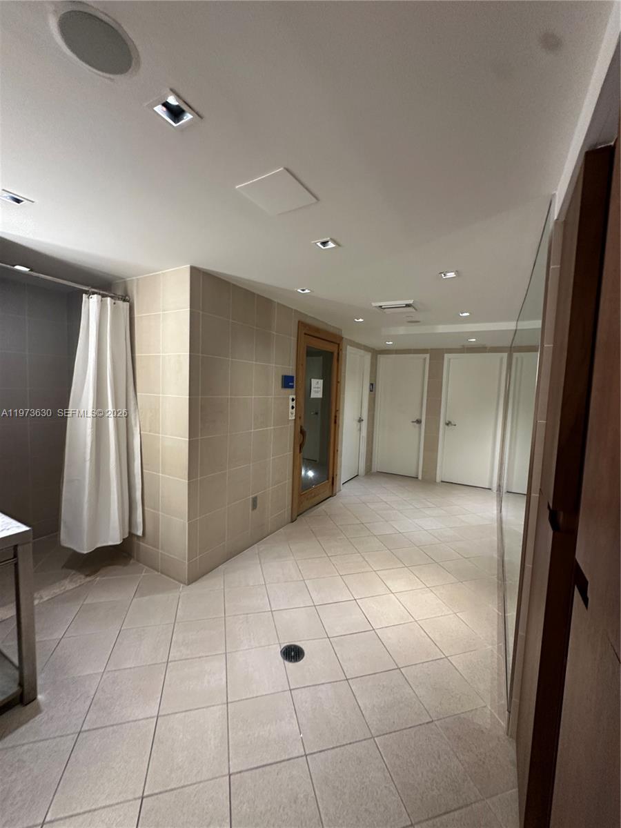 335 S Biscayne Blvd #1002 Miami, FL 33131