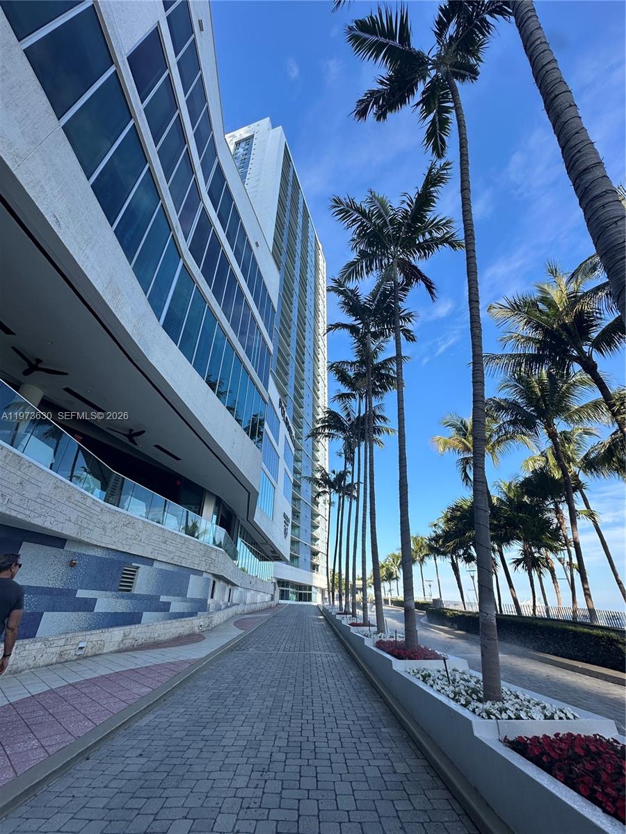 335 S Biscayne Blvd #1002 Miami, FL 33131