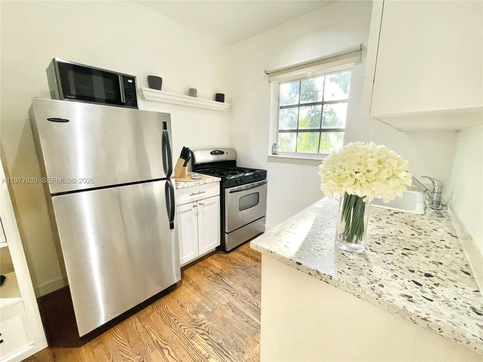 439 15th St #18 Miami Beach, FL 33139