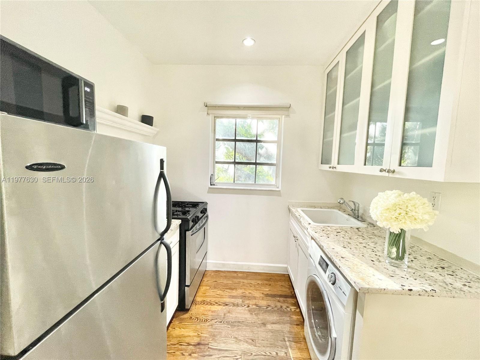 439 15th St #18 Miami Beach, FL 33139