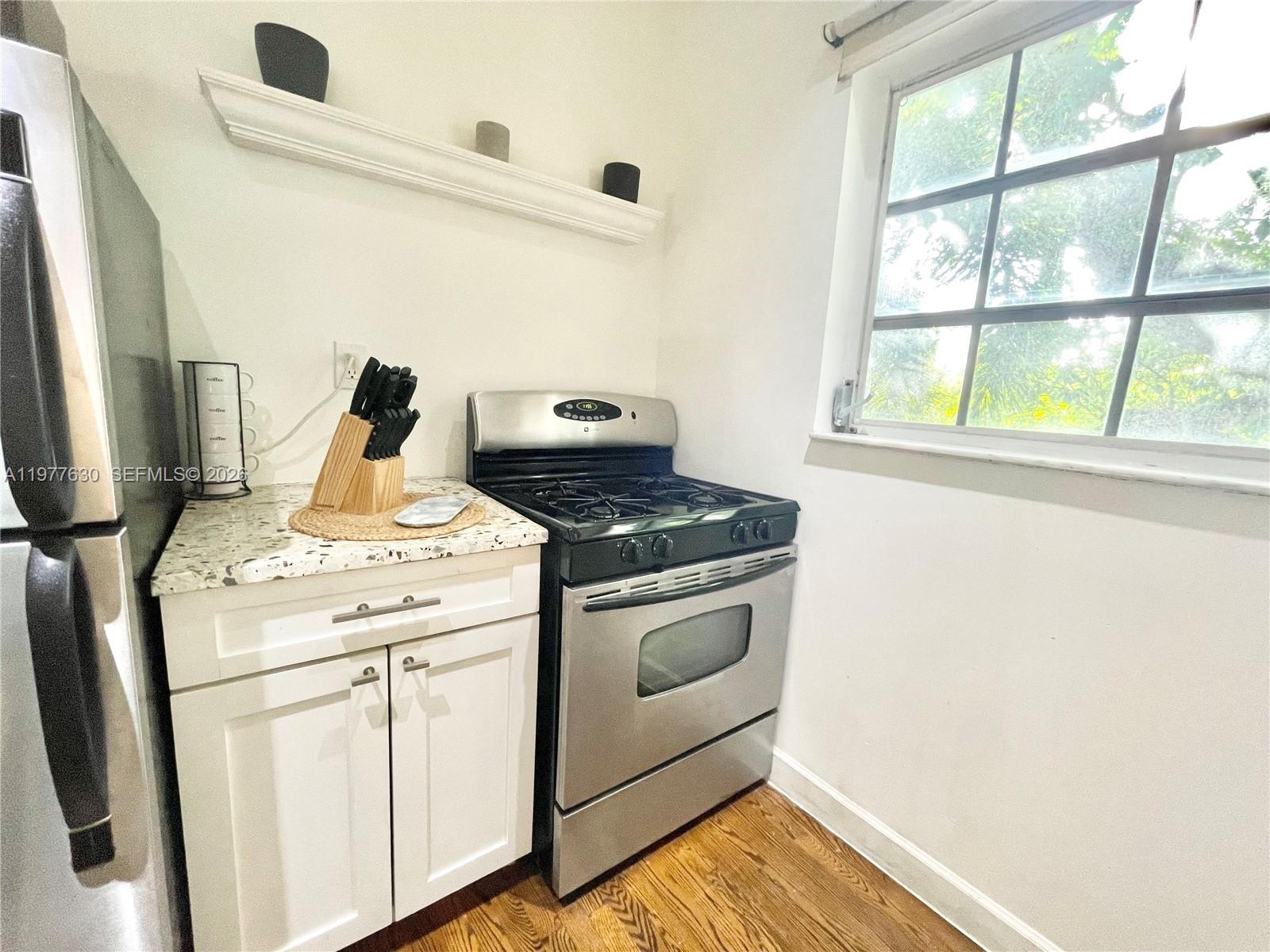 439 15th St #18 Miami Beach, FL 33139