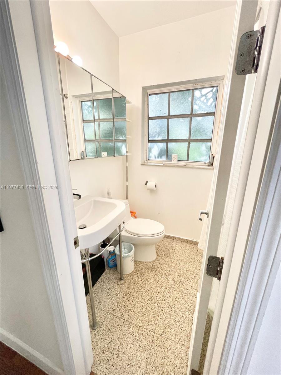 439 15th St #18 Miami Beach, FL 33139