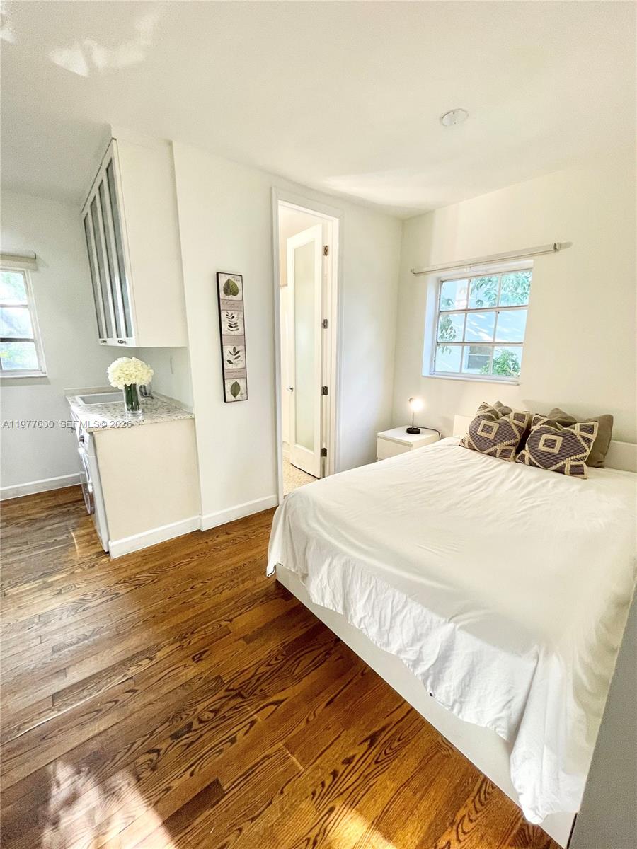 439 15th St #18 Miami Beach, FL 33139