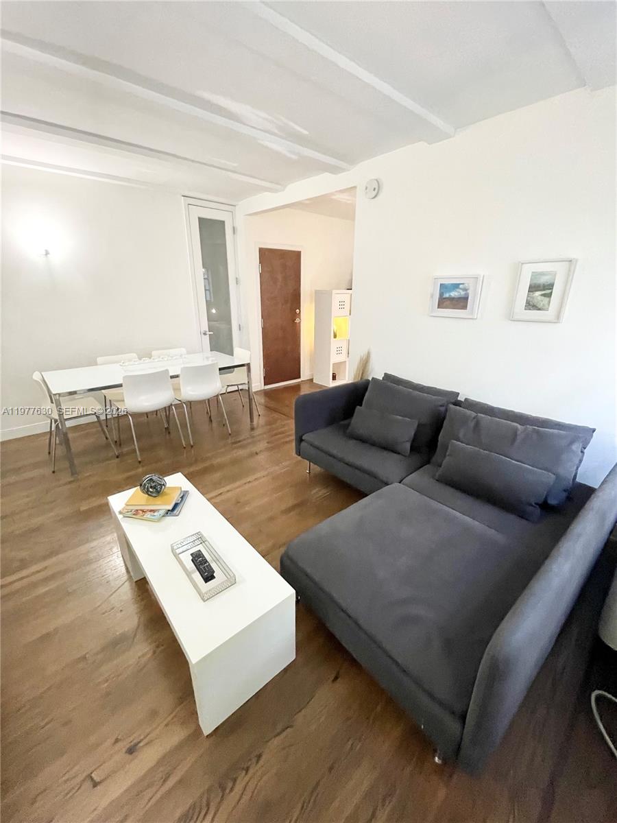 439 15th St #18 Miami Beach, FL 33139