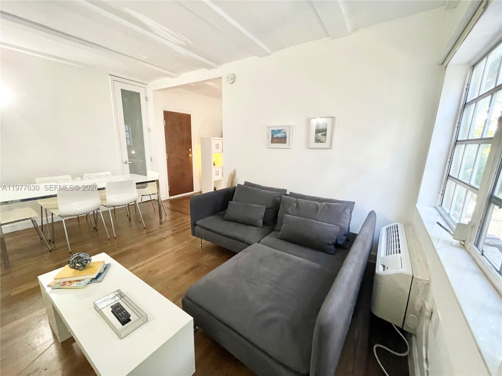 439 15th St #18 Miami Beach, FL 33139