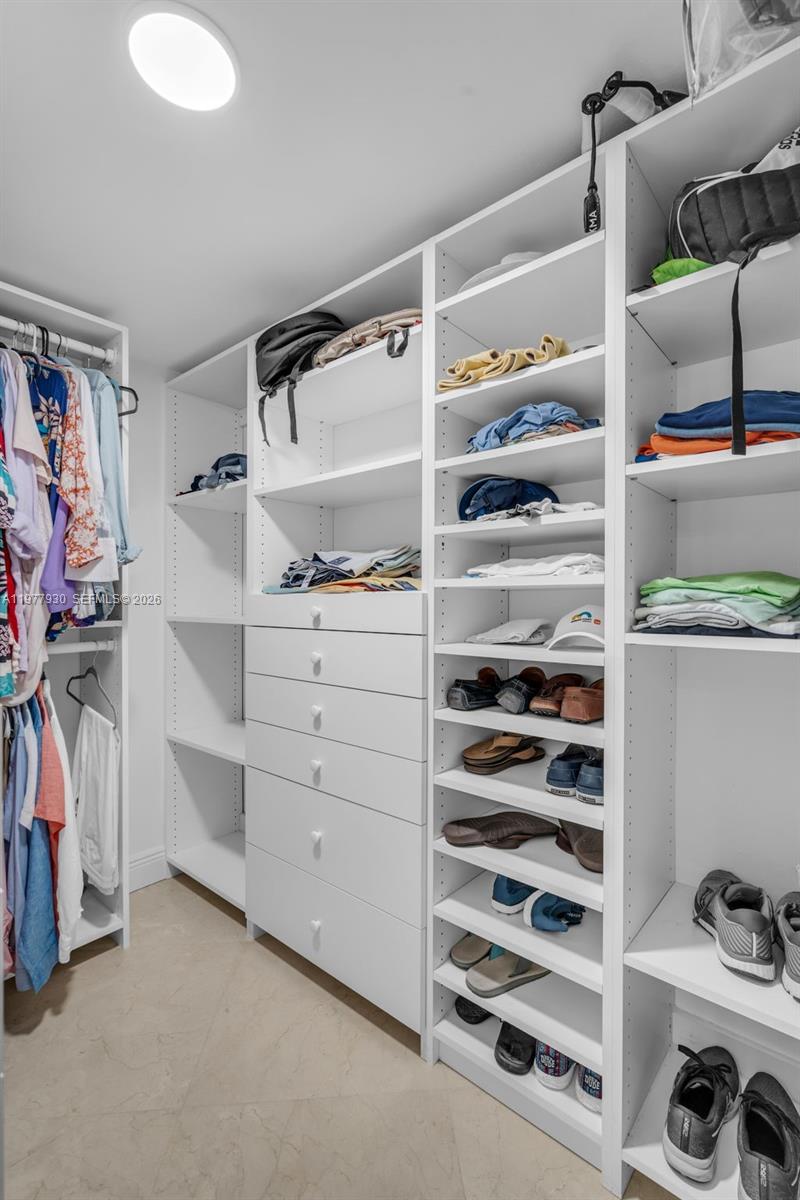 1121 Crandon Blvd #E1203 Key Biscayne, FL 33149