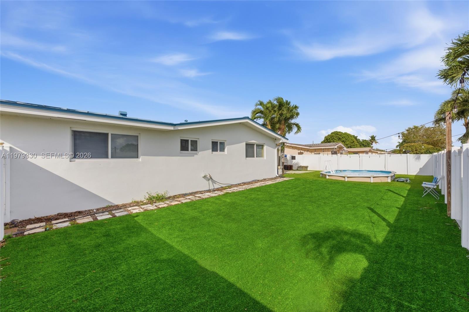 1101 NW 86th Ter Pembroke Pines, FL 33024