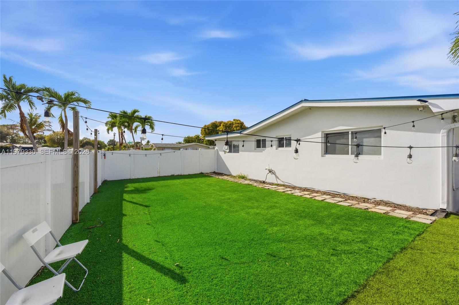 1101 NW 86th Ter Pembroke Pines, FL 33024