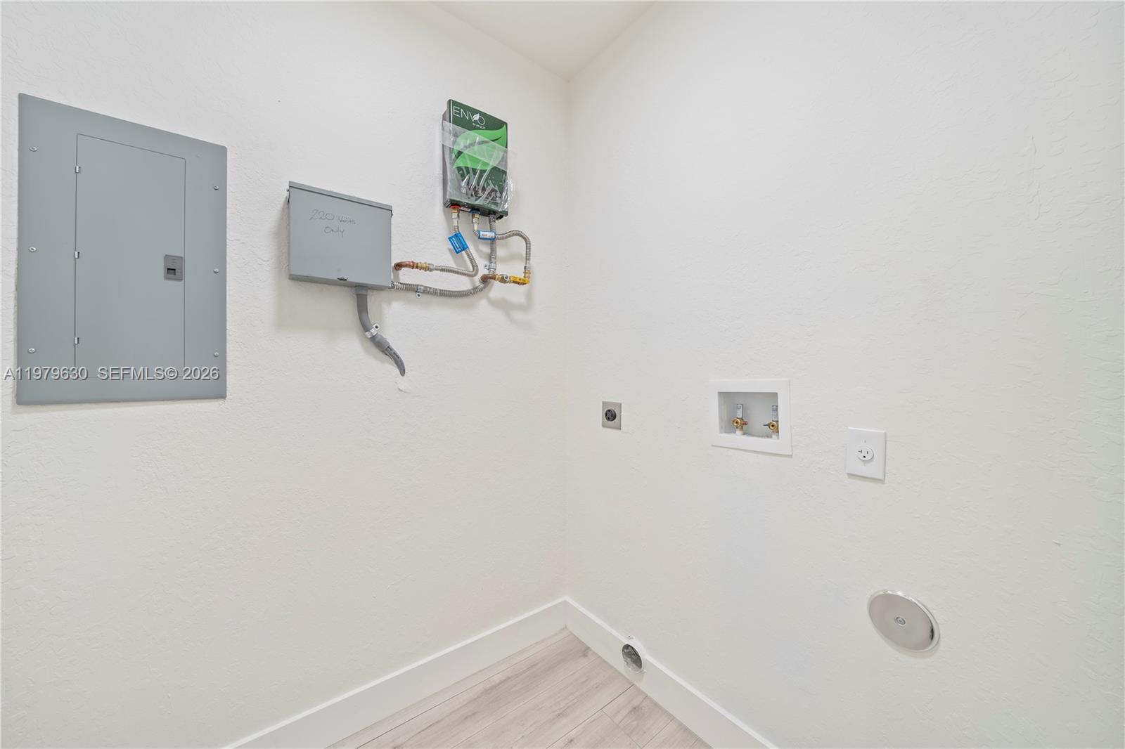 1735 NW 84th St Miami, FL 33147