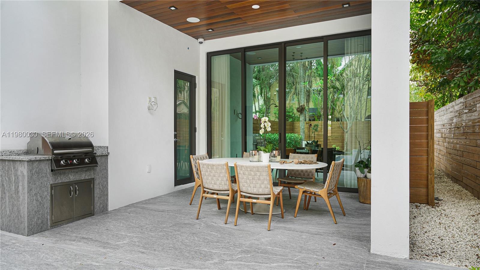 3075 Mary St Miami, FL 33133