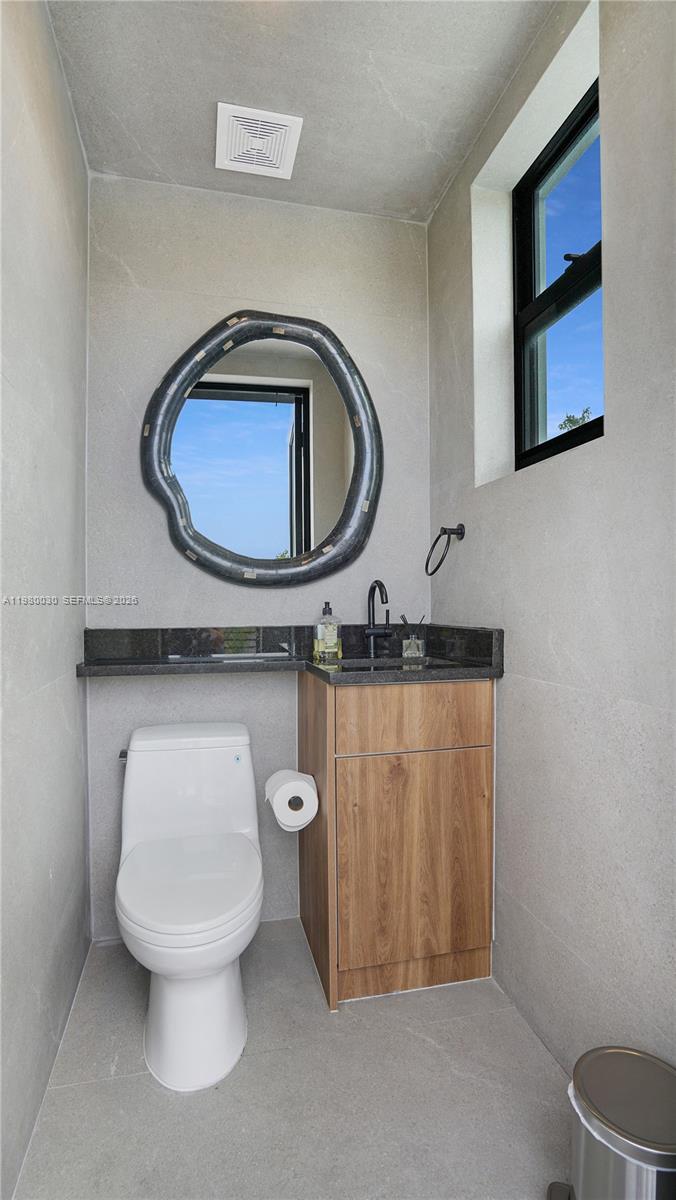 3075 Mary St Miami, FL 33133