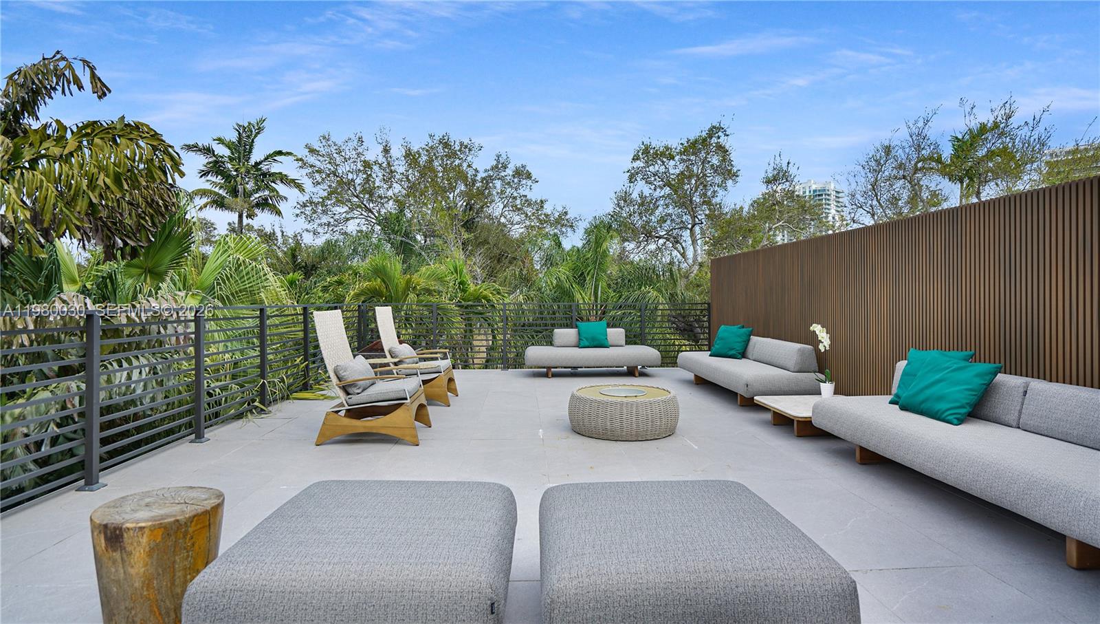 3075 Mary St Miami, FL 33133