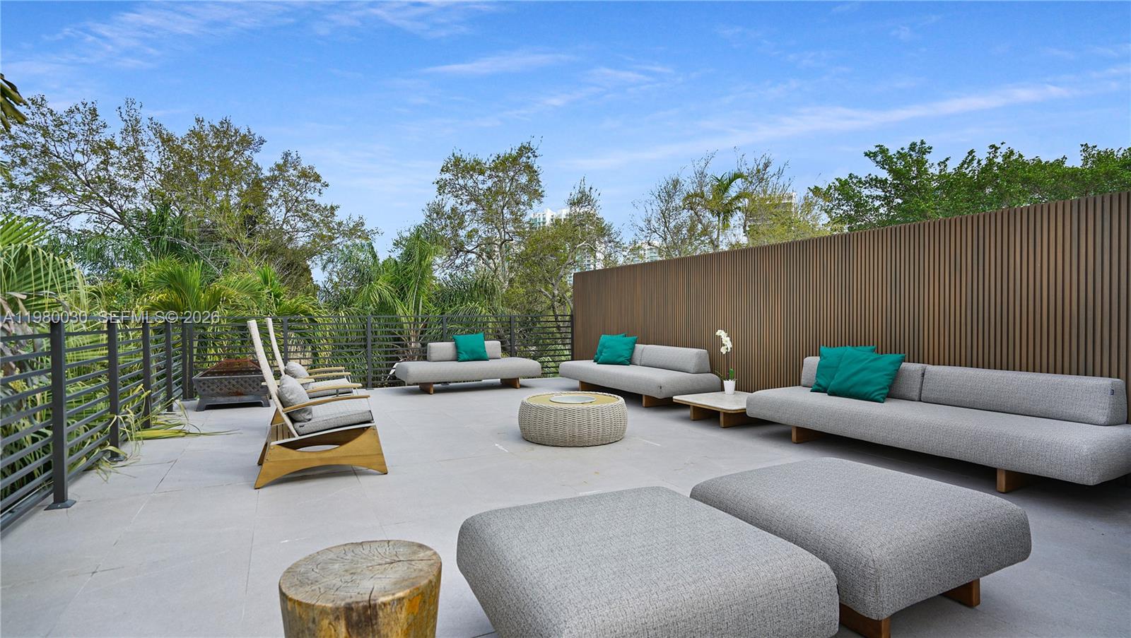 3075 Mary St Miami, FL 33133