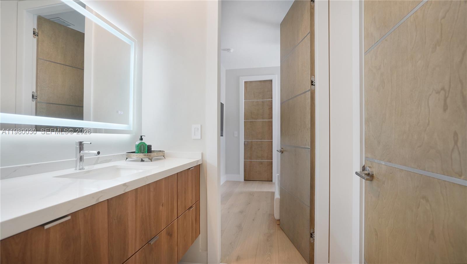 3075 Mary St Miami, FL 33133