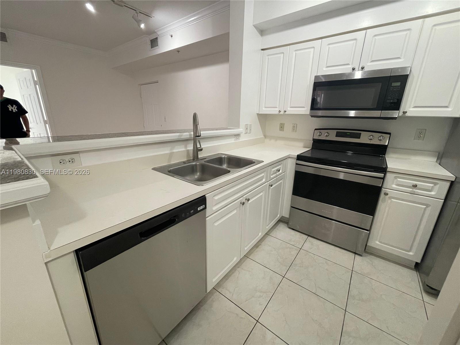 6821 SW 44th St #301 Miami, FL 33155