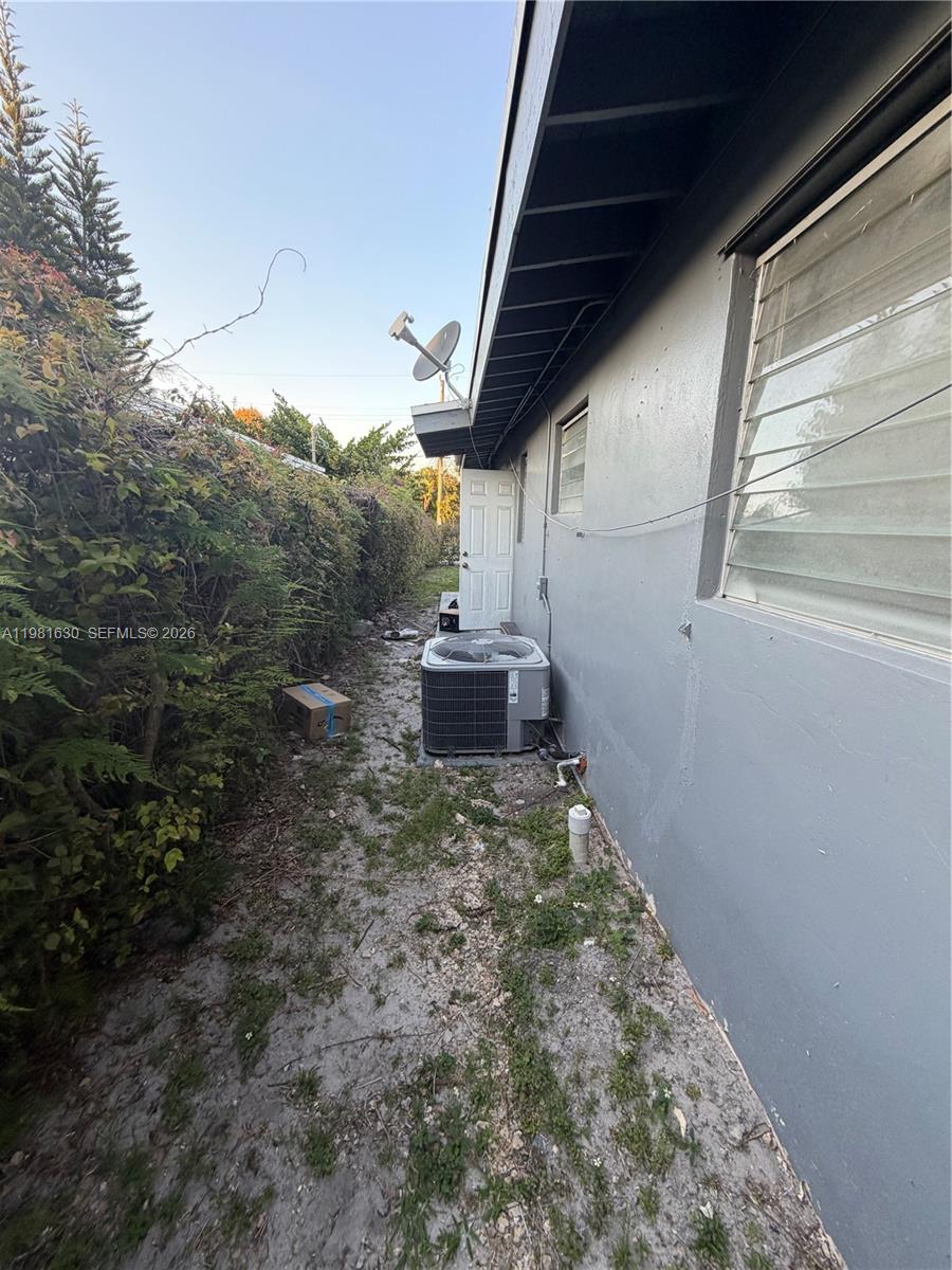 354 NE 173rd St North Miami Beach, FL 33162