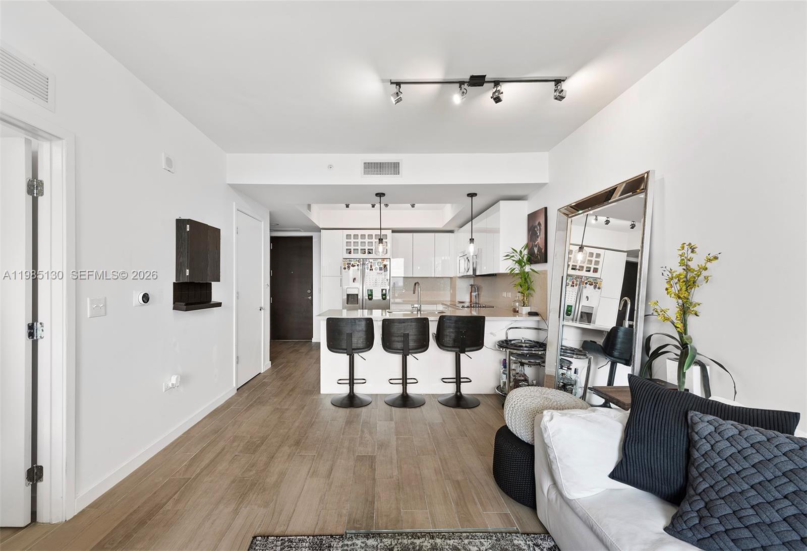 image Nine at Mary Brickell Village9