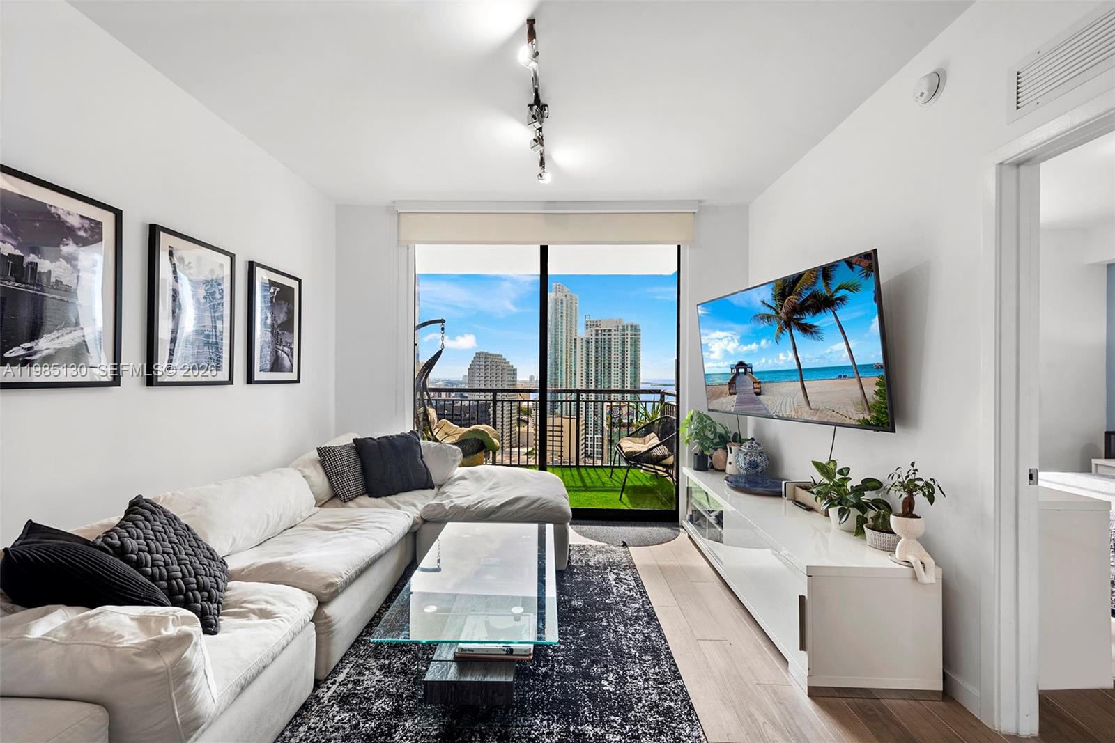 image Nine at Mary Brickell Village11