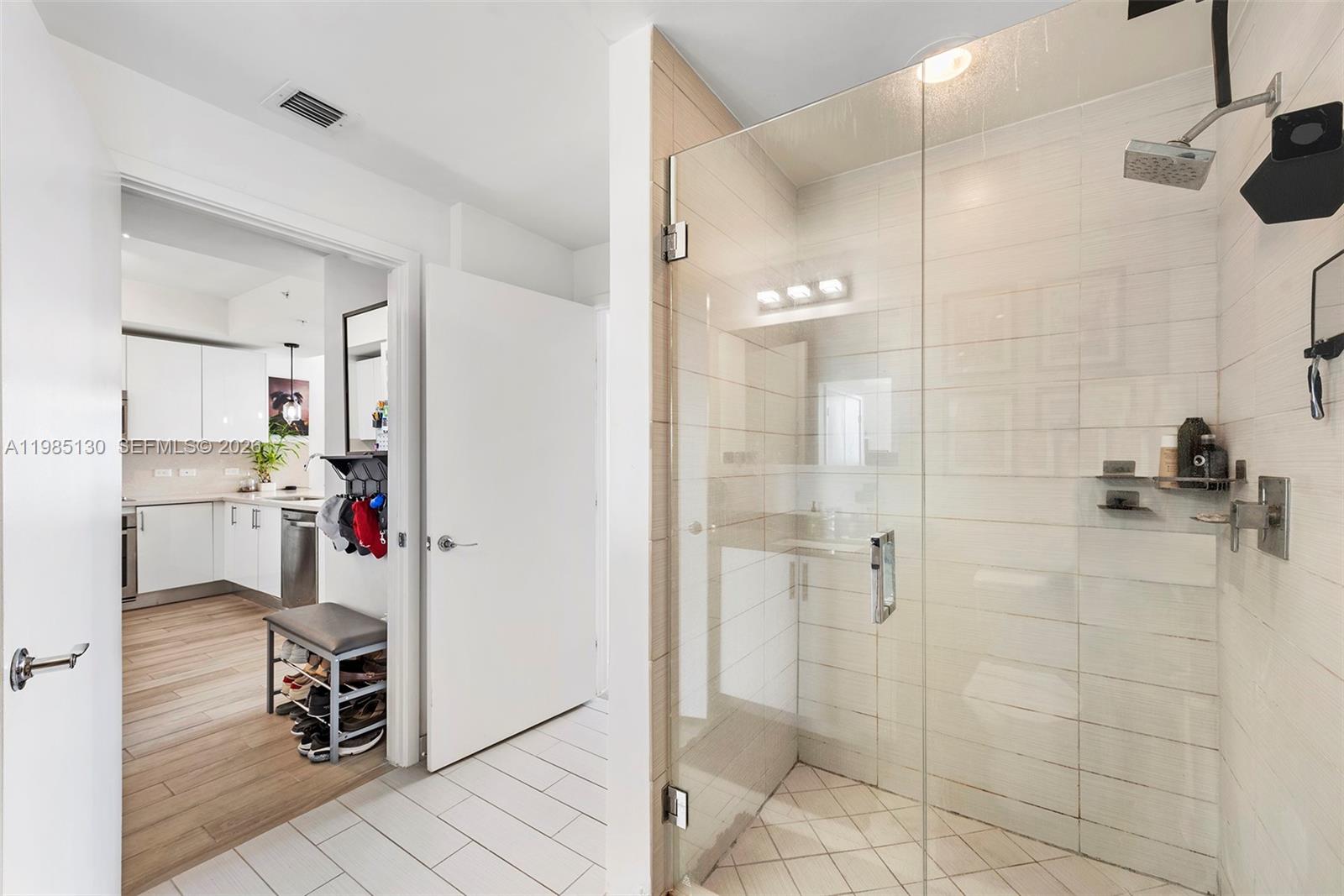 image Nine at Mary Brickell Village19