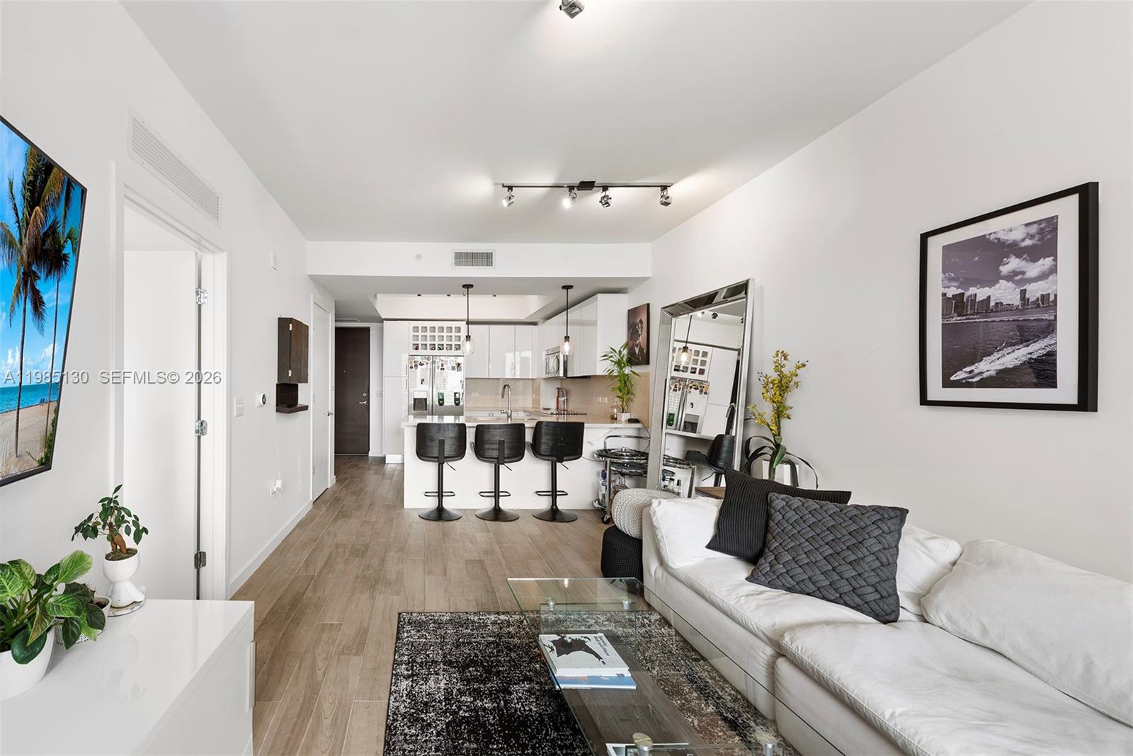 image Nine at Mary Brickell Village8