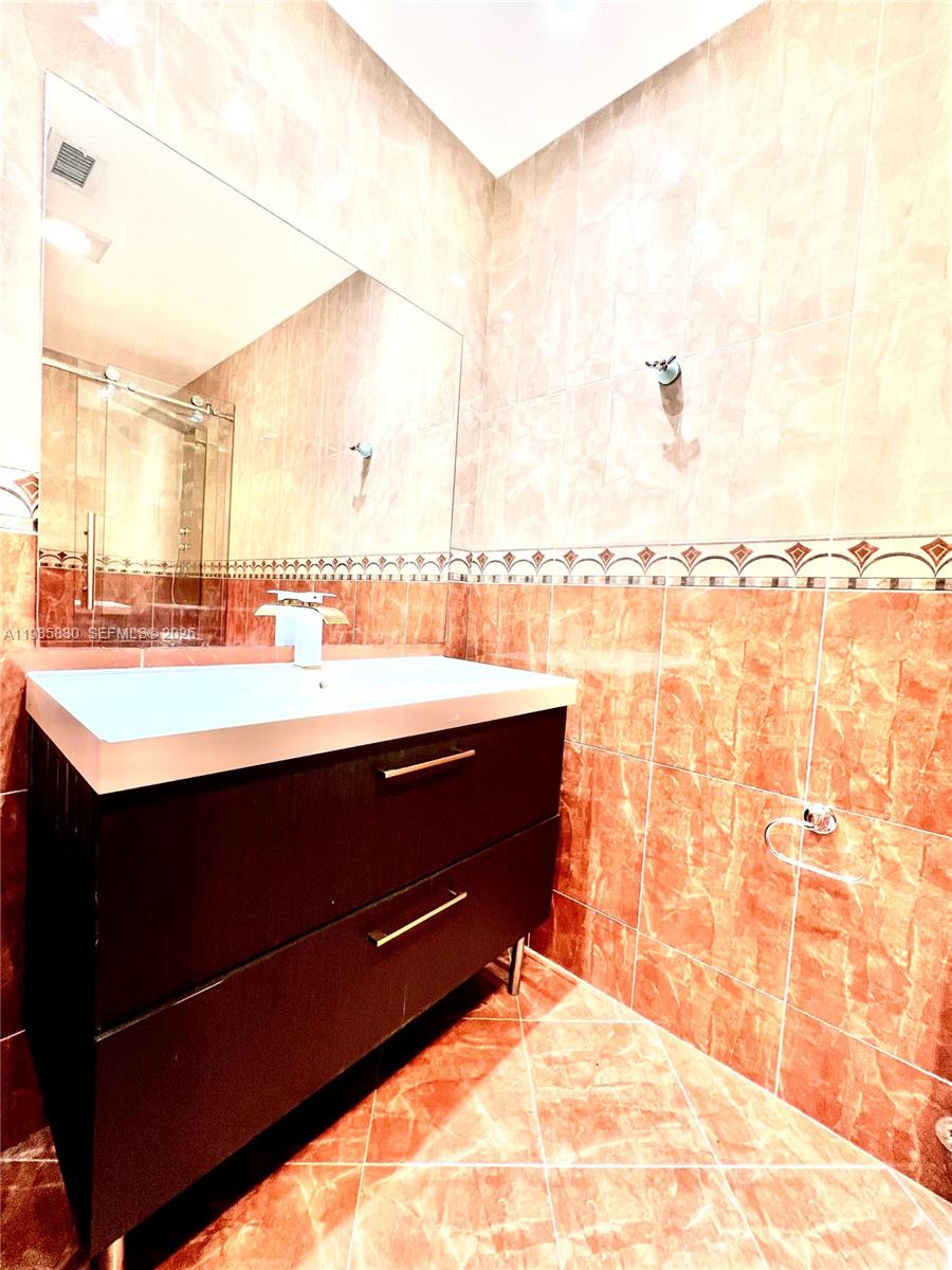 245 Poinciana Is Dr #505 Sunny Isles Beach, FL 33160