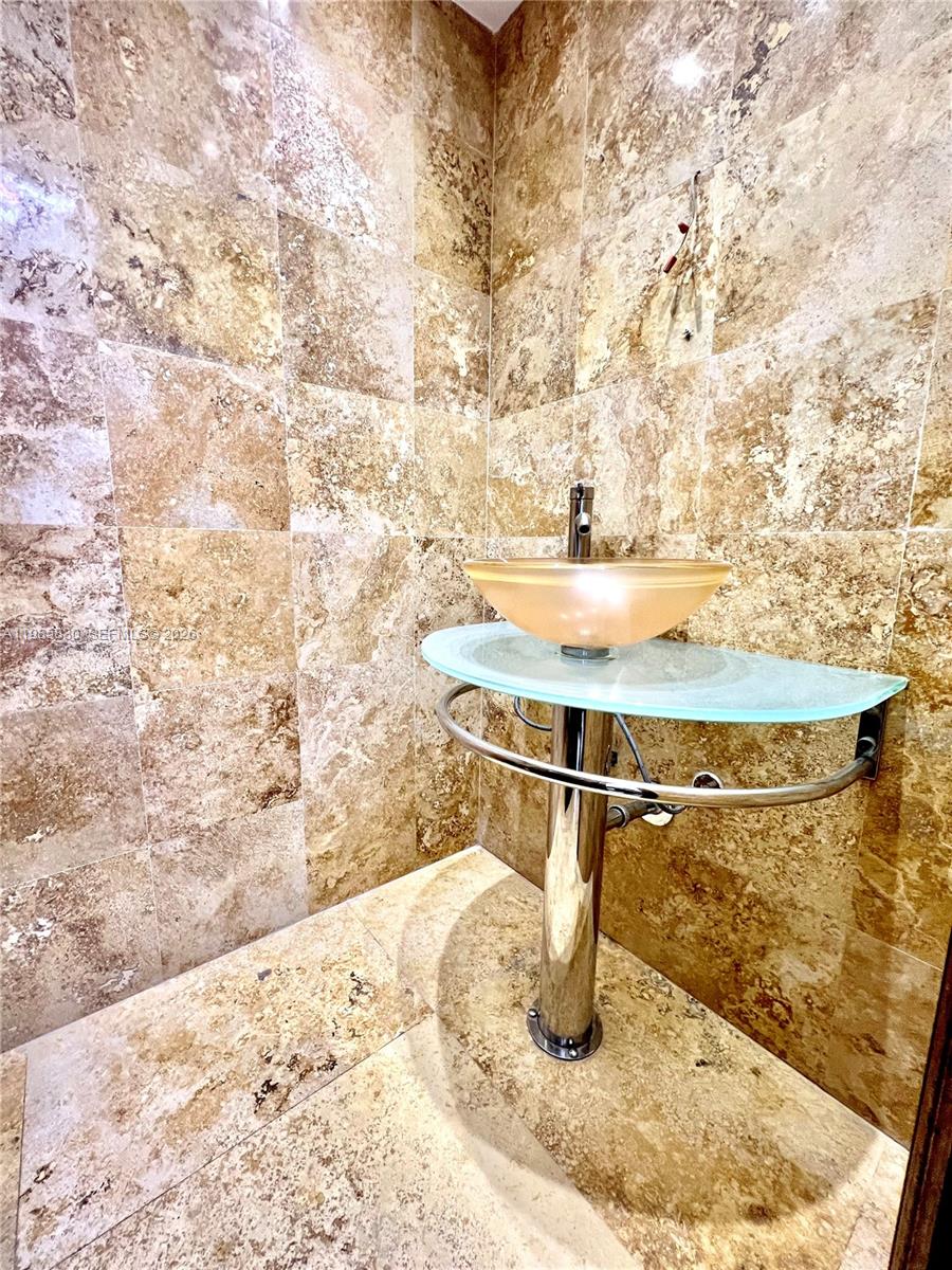 245 Poinciana Is Dr #505 Sunny Isles Beach, FL 33160