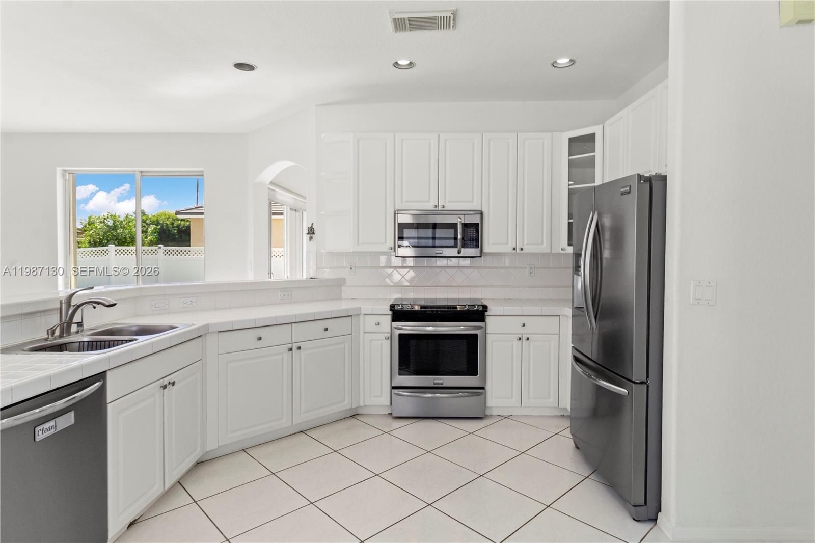 2327 NW 187th Ave Pembroke Pines, FL 33029