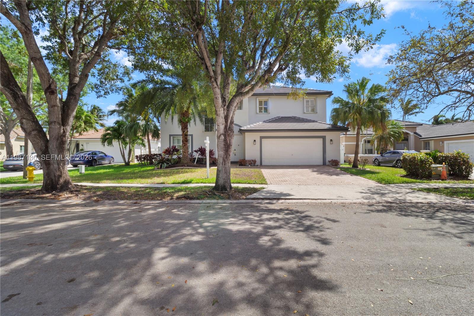 2327 NW 187th Ave Pembroke Pines, FL 33029
