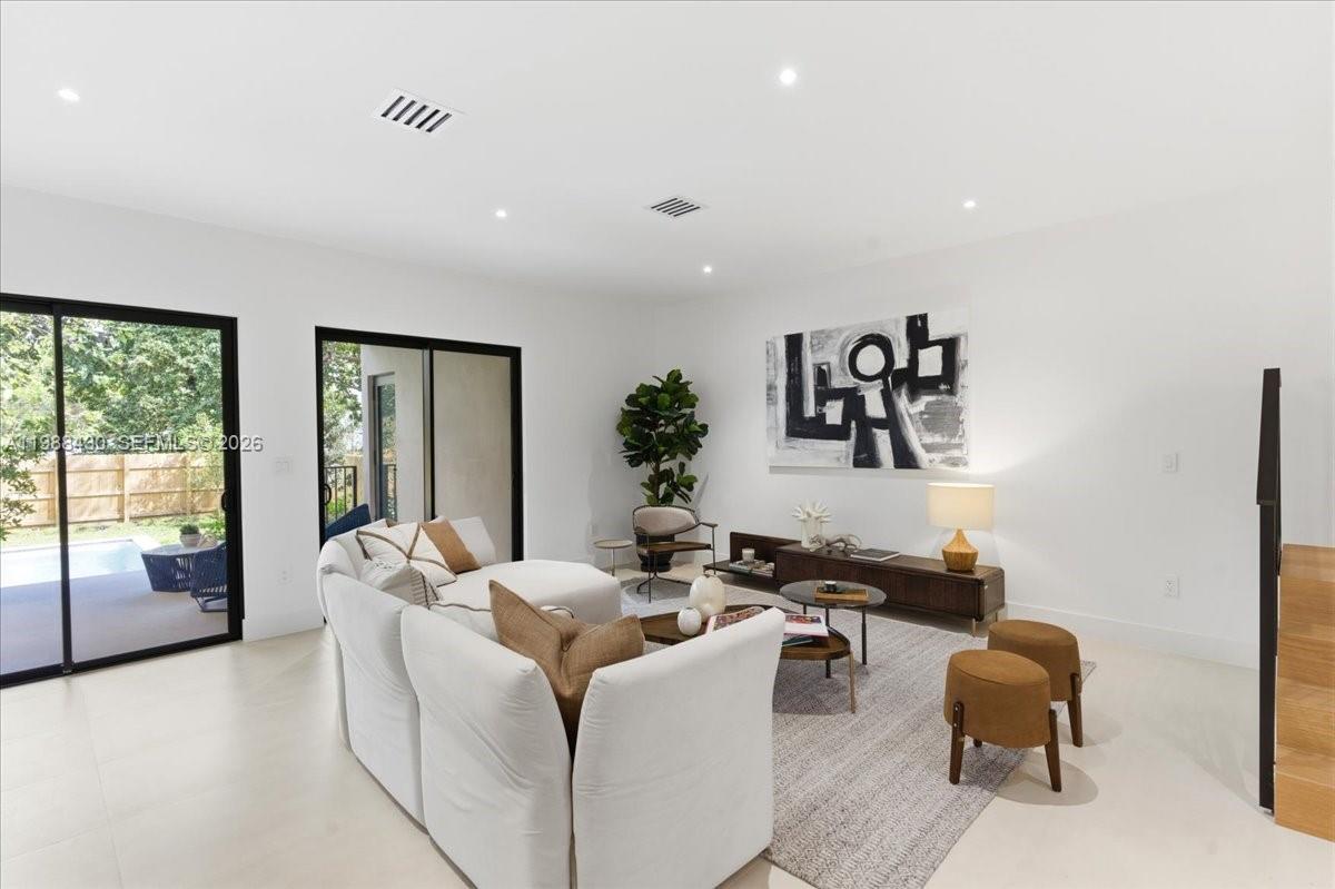 2925 SW 36th Ave Miami, FL 33133