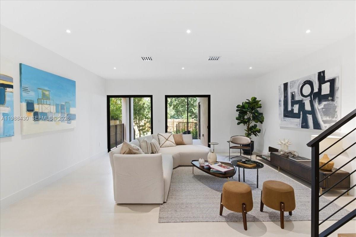 2925 SW 36th Ave Miami, FL 33133