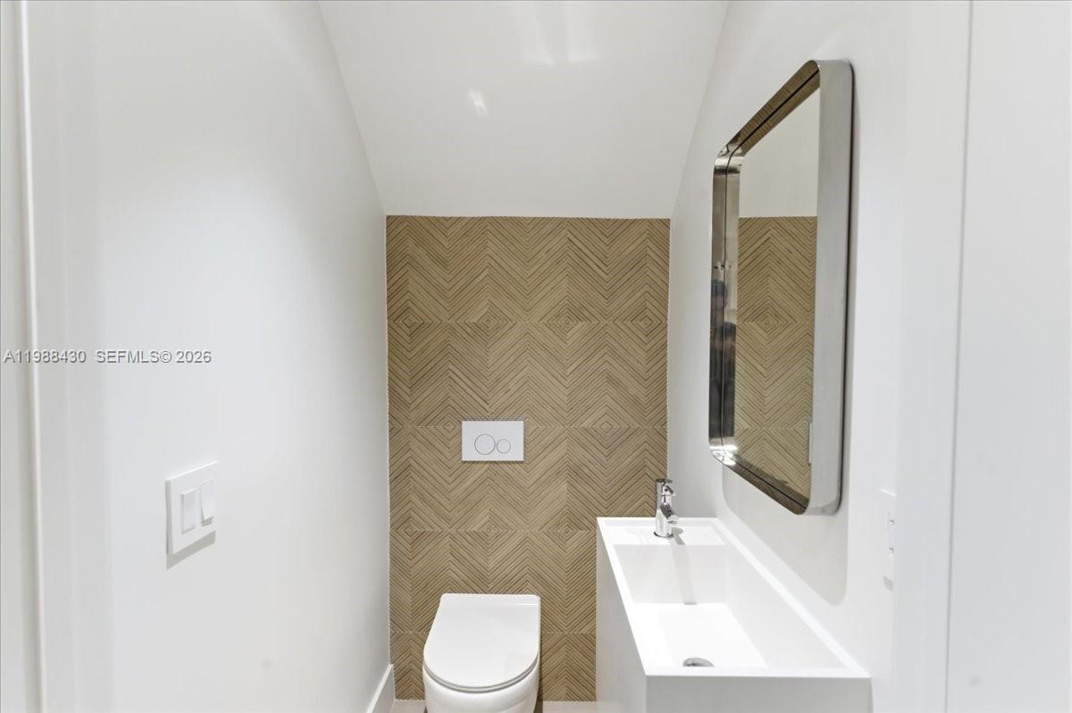 2925 SW 36th Ave Miami, FL 33133