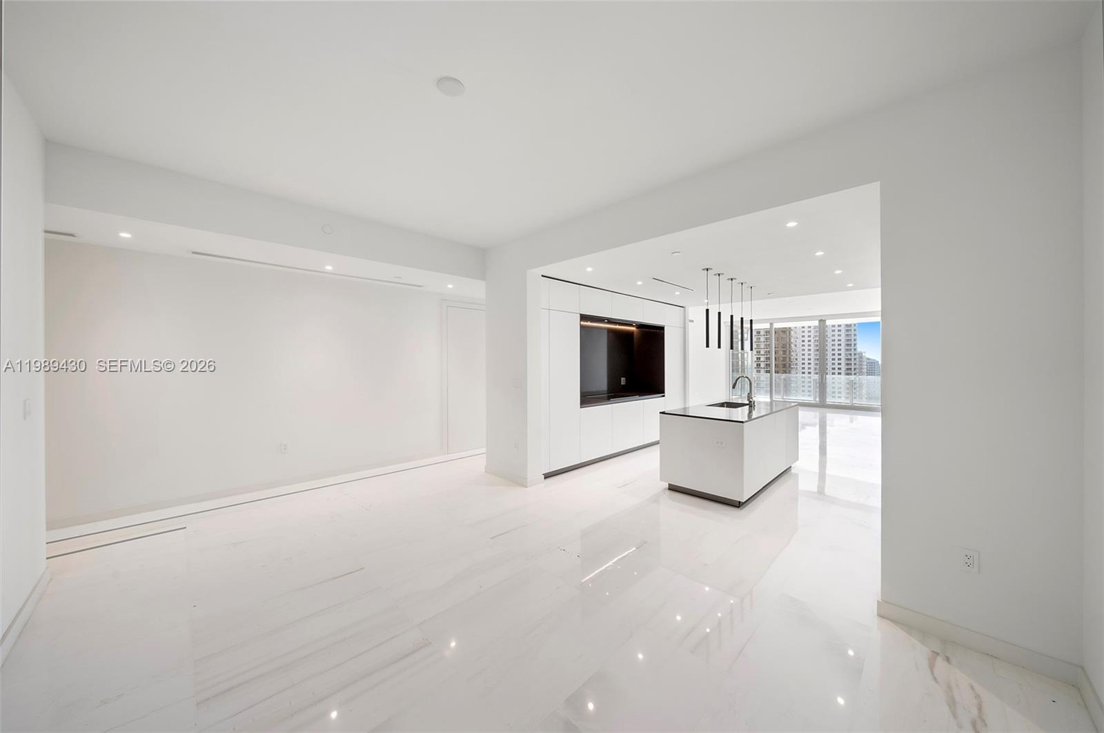 300 Biscayne Blvd Way #1904C Miami, FL 33131