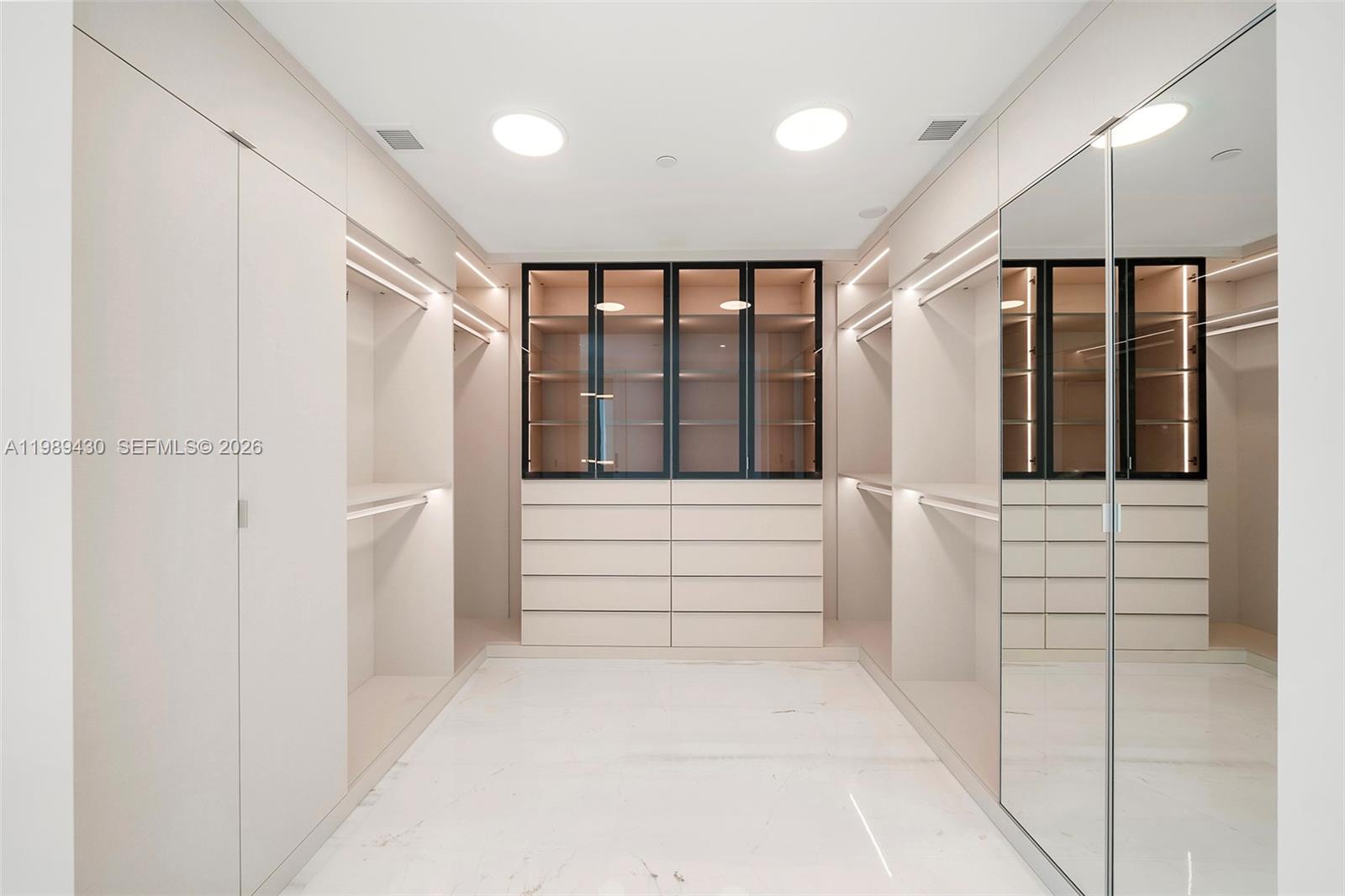 300 Biscayne Blvd Way #1904C Miami, FL 33131