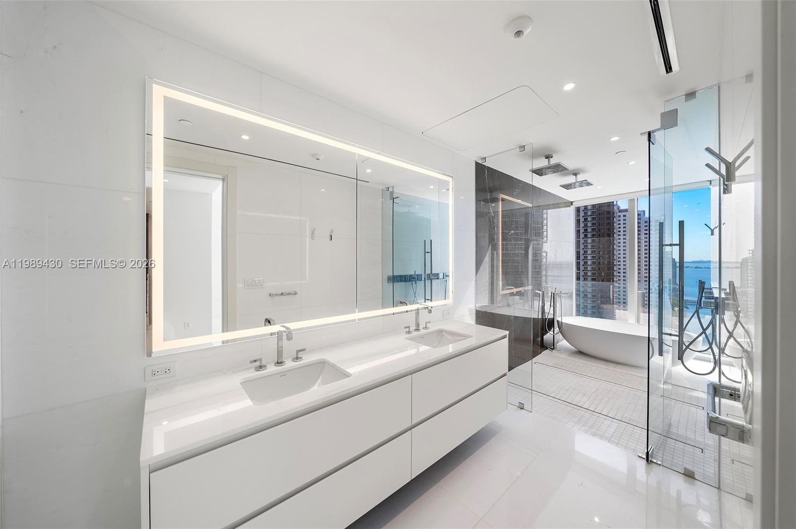 300 Biscayne Blvd Way #1904C Miami, FL 33131