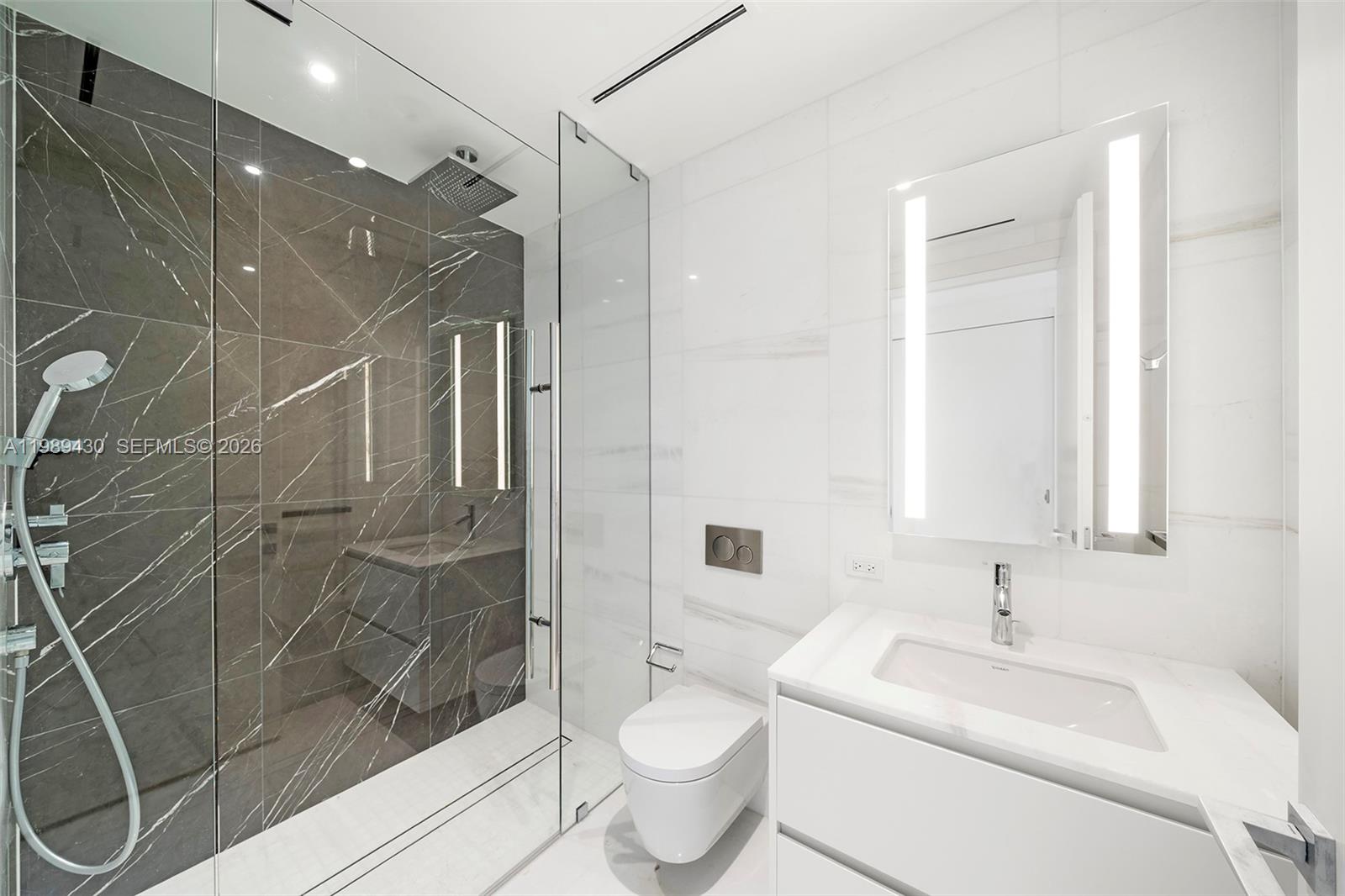 300 Biscayne Blvd Way #1904C Miami, FL 33131