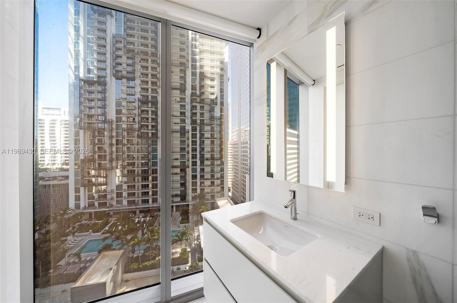 300 Biscayne Blvd Way #1904C Miami, FL 33131