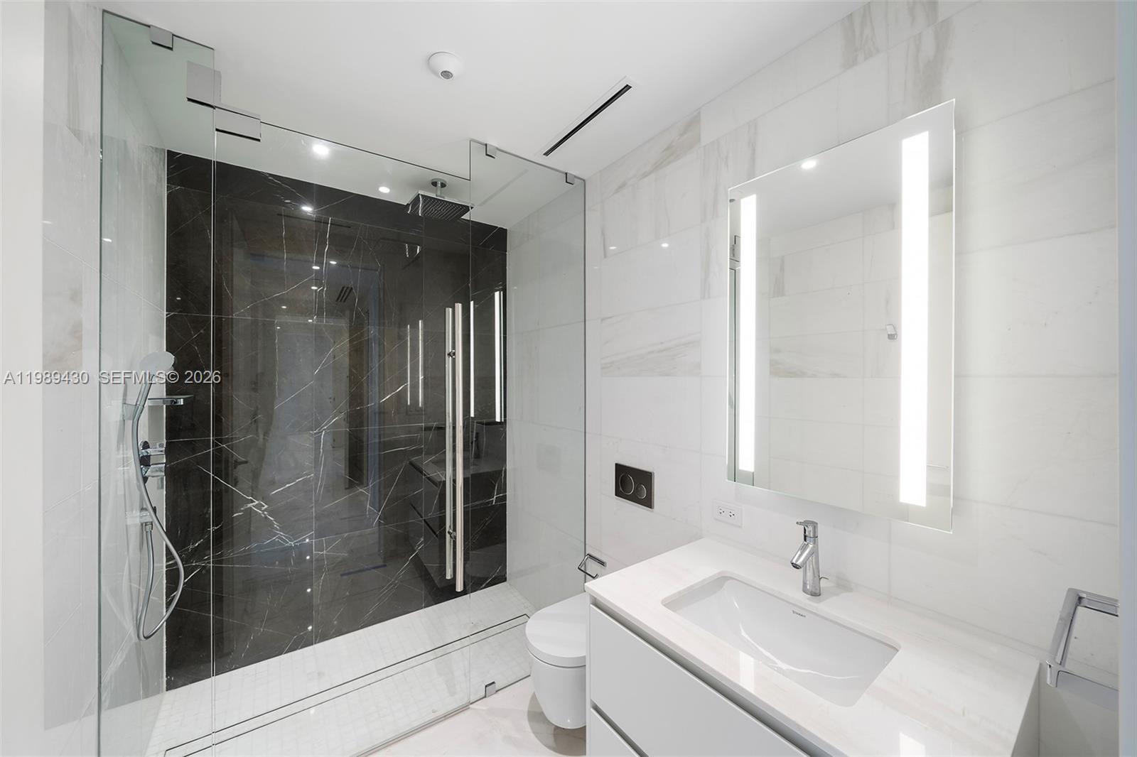 300 Biscayne Blvd Way #1904C Miami, FL 33131