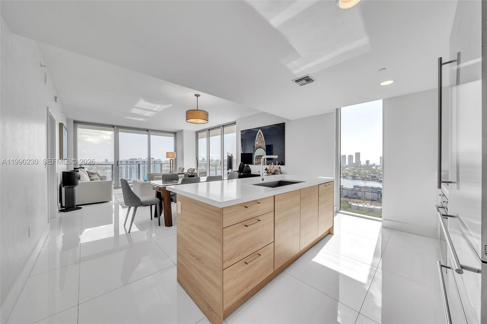 16385 Biscayne Blvd #2707 North Miami Beach, FL 33160