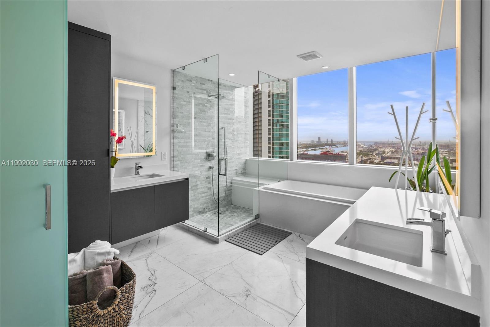 851 NE 1st Ave #3211 Miami, FL 33132