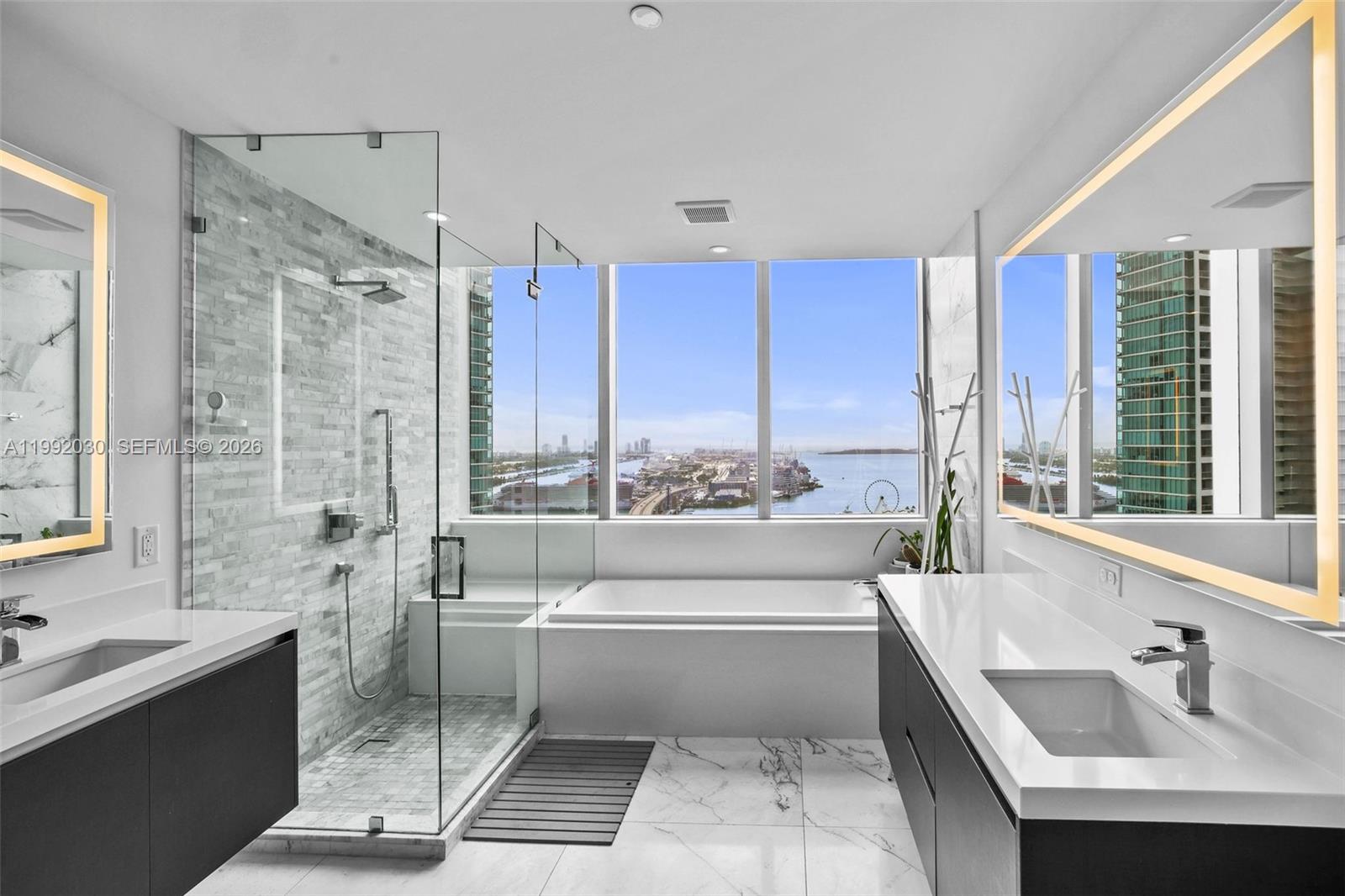 851 NE 1st Ave #3211 Miami, FL 33132