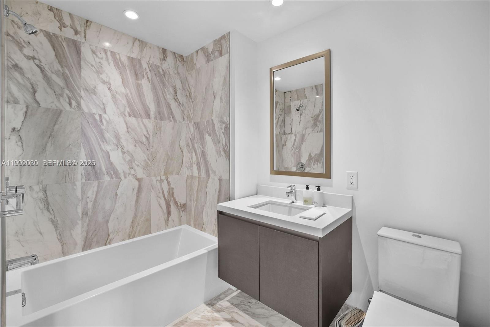 851 NE 1st Ave #3211 Miami, FL 33132